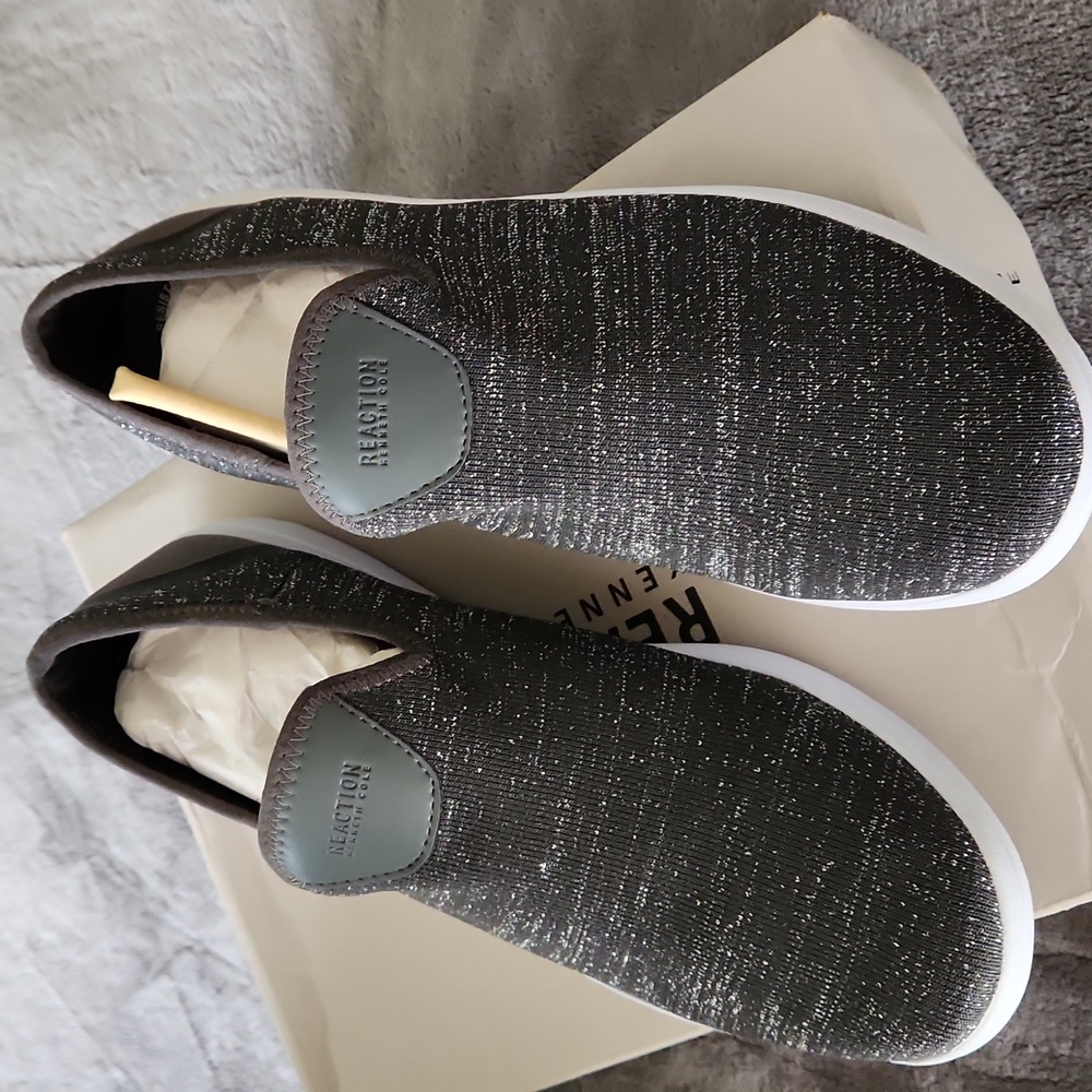 Kenneth Cole Reaction "The Ready Sneaker" ... dark Grey with silver